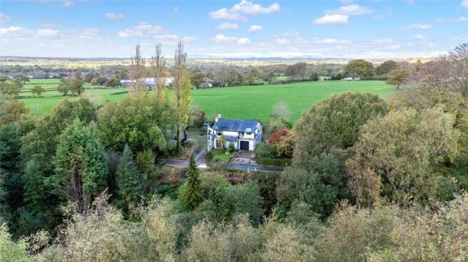 3 bed property, in Mill House Lane, £620,000