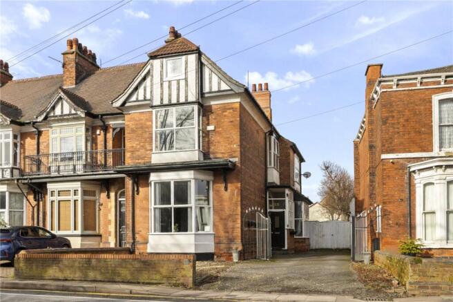 5 bed property, in Abbey Road, £285,000