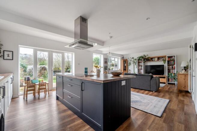 3 bed property, in Oak Tree Lane, £625,000
