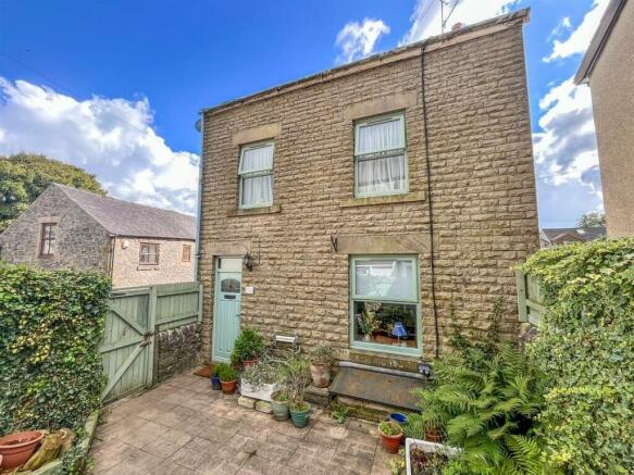 4 bed property, in Ashwood Road, £180,000
