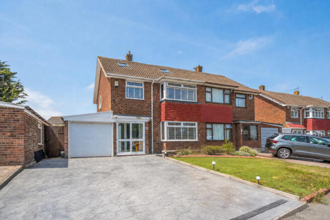 3 bed property, in Thong Lane, £400,000