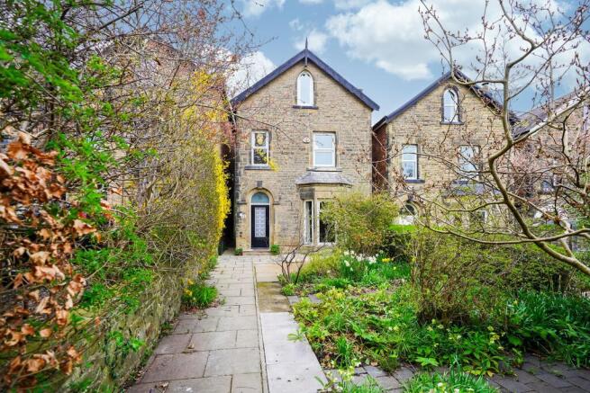 5 bed property, in Nethergreen Road, £450,000