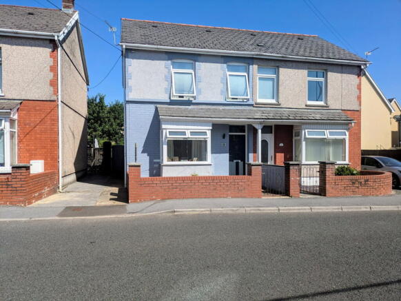 3 bed property, in Bonllwyn, £184,950