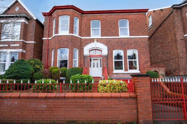 5 bed property, in Liverpool Road, £535,000