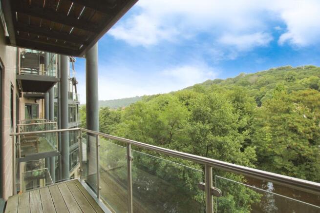 1 bed property, in Victoria Mills, £70,000