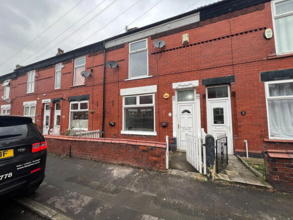 2 bed property, in Guildford Road, £165,000