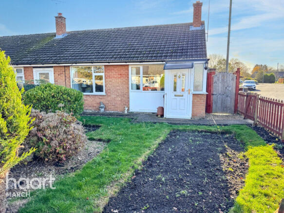 1 bed property, in Meadow Way, £170,000