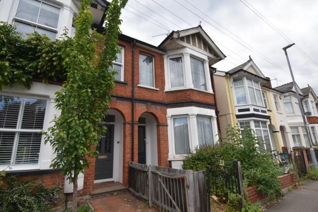 3 bed property, in Hill Road, £575,000