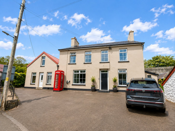 4 bed property, in Pumpsaint, £395,000