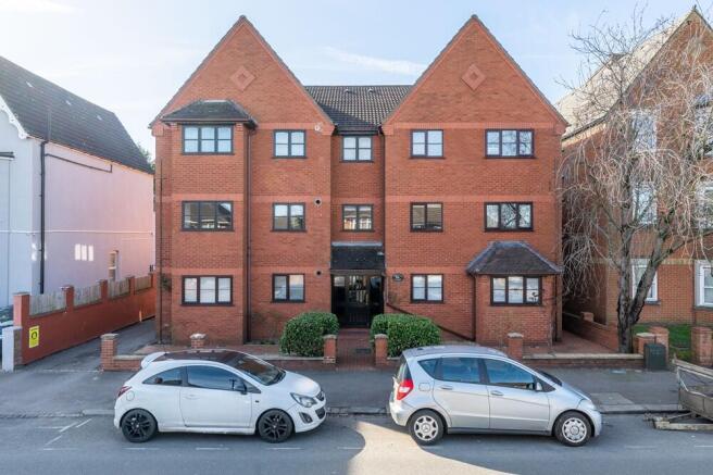 2 bed property, in Flat Gerald Court, £160,000