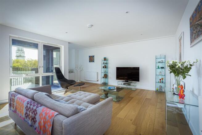 3 bed property, in Limehouse E14, £925,000