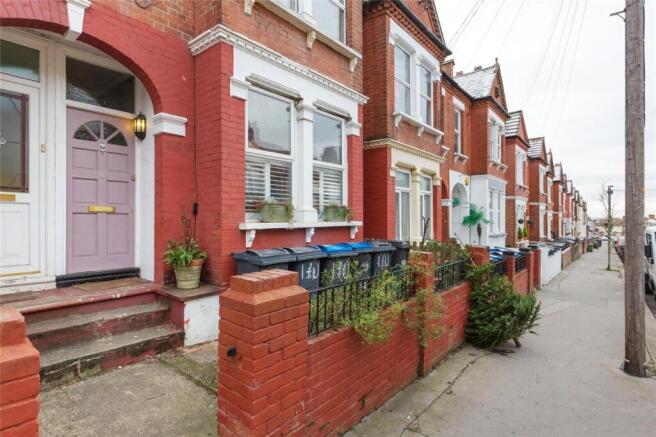 2 bed property, in Mersham Road, £325,000