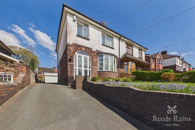 3 bed property, in Park Lane, £135,000