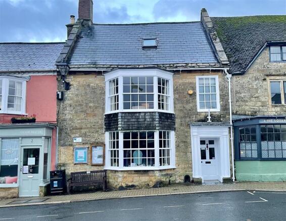 6 bed property, in The Square, £600,000