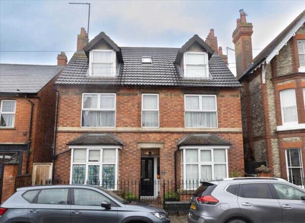 5 bed property, in Tennyson Road, £450,000