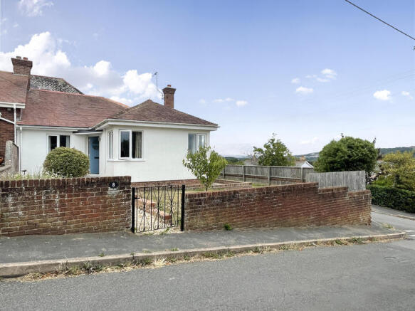 3 bed property, in Townsend Road, £375,000