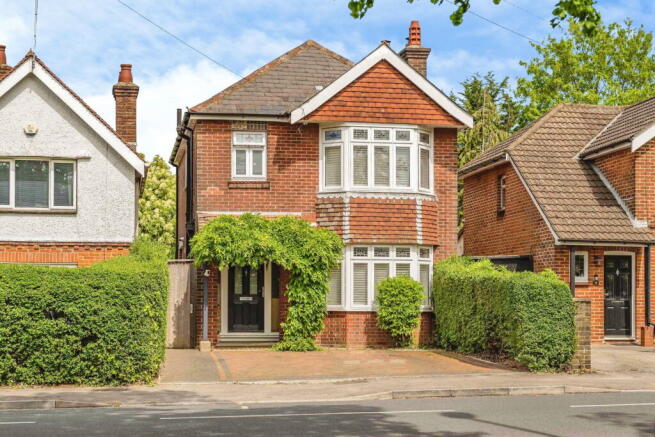 3 bed property, in Garfield Road, £400,000