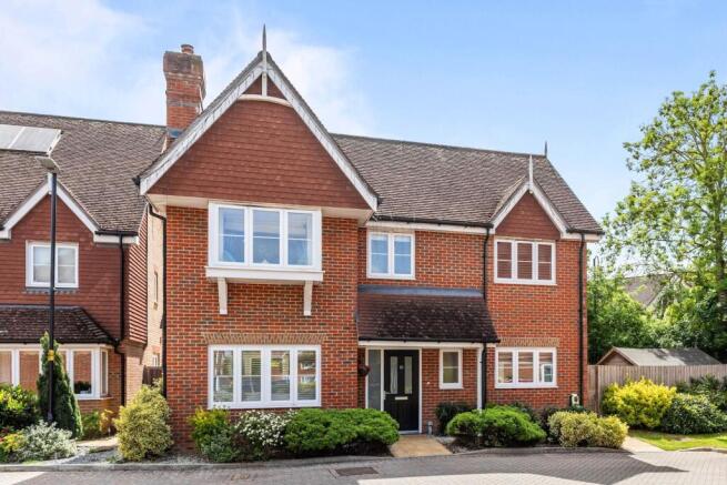 4 bed property, in Edwards Close, £600,000