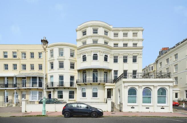 2 bed property, in Marine Parade, £325,000