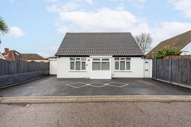 4 bed property, in Three Mile Lane, £425,000