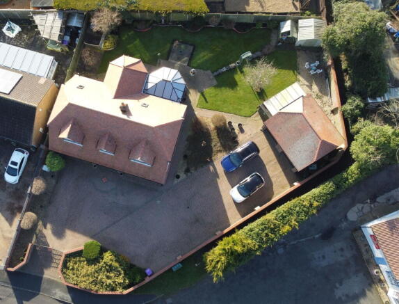 4 bed property, in Sea Road, £400,000