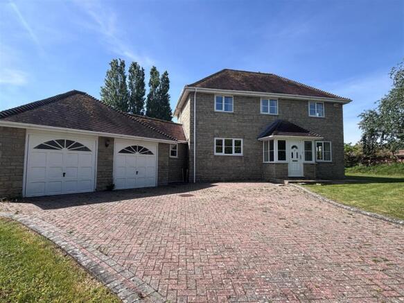 4 bed property, in The Paddocks, £550,000