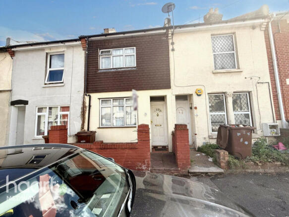 2 bed property, in Edinburgh Road, £180,000