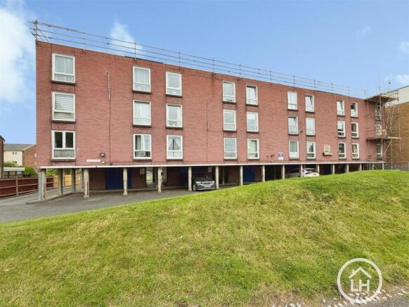 1 bed property, in Marlborough Road, £135,000