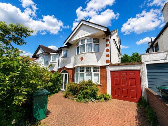 5 bed property, in Lansdowne Road, £975,000