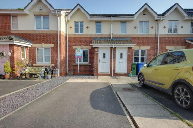 2 bed property, in 17 Woodmans Way, £155,000
