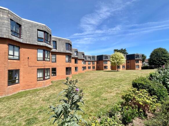 2 bed property, in French Weir Close, £200,000