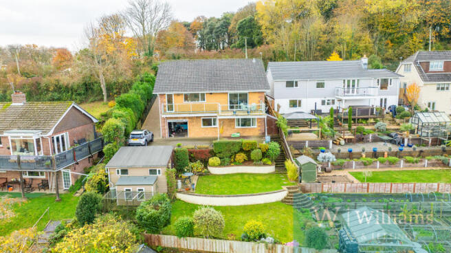 4 bed property, in Calbourne Road, £595,000