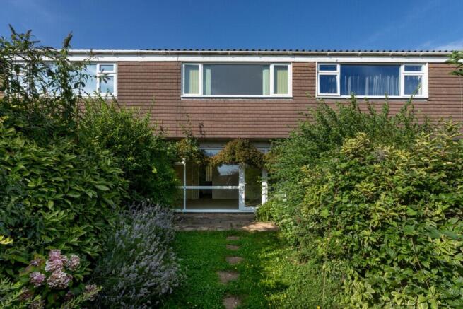 2 bed property, in Harpswood Lane, £275,000
