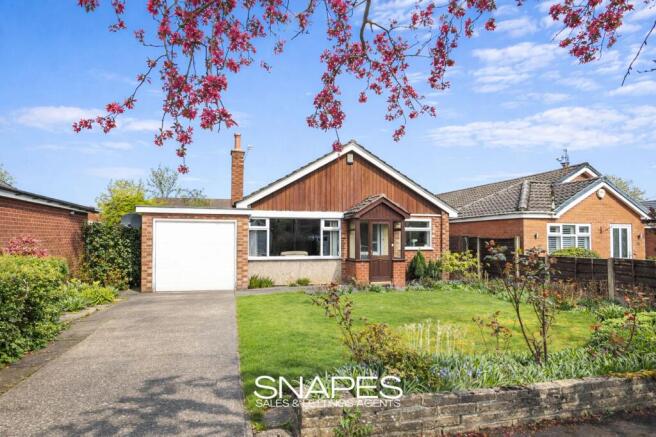 3 bed property, in Redesmere Drive, £425,000