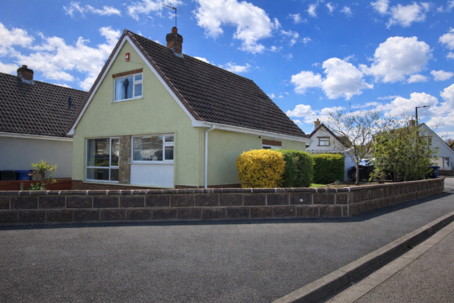 3 bed property, in Douglas Road, £260,000