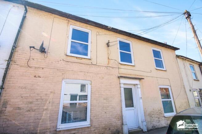 2 bed property, in Pratt Street, £135,000