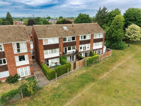 3 bed property, in Thurnall Close, £375,000