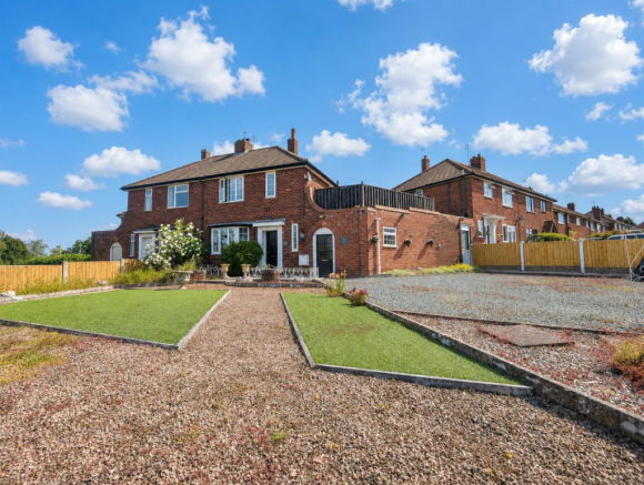 2 bed property, in Clent View, £275,000