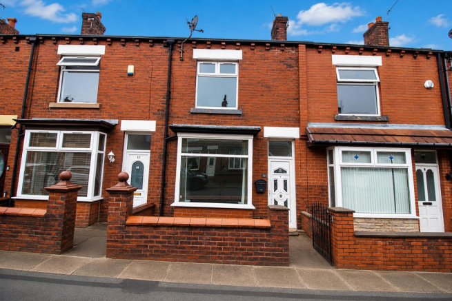 2 bed property, in Poplar Avenue, £135,000