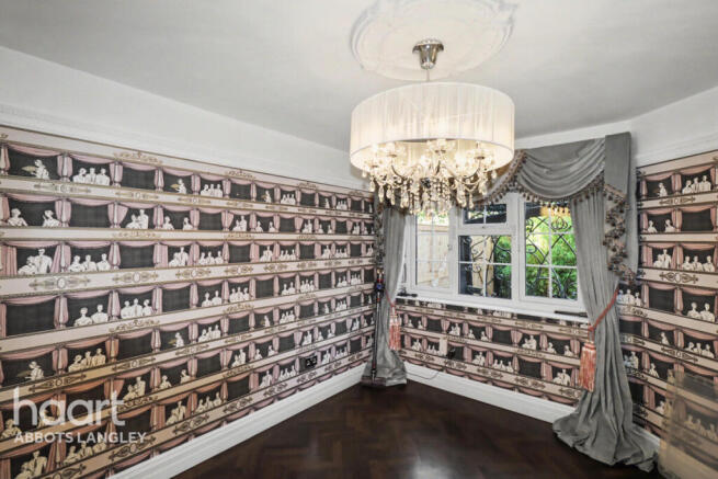 3 bed property, in Bucknalls Lane, £1,100,000