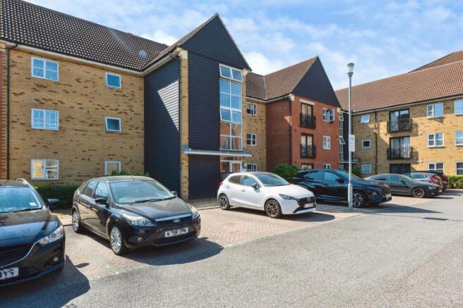 2 bed property, in Howard Road, £170,000