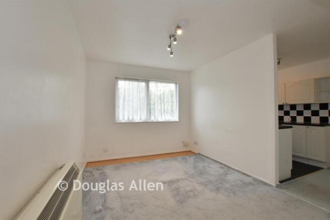 1 bed property, in Beech Road, £110,000