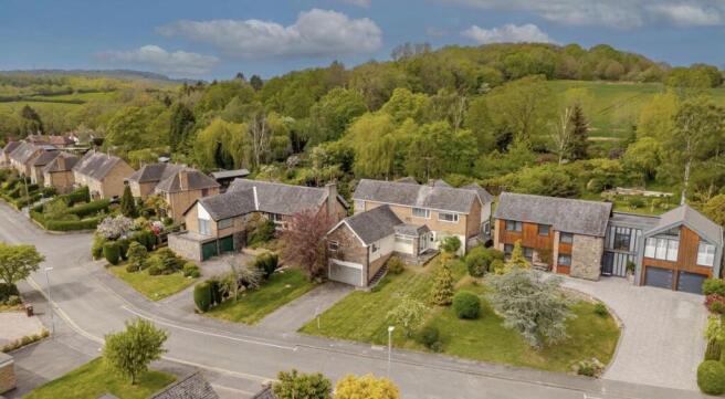 5 bed property, in Grey Crescent, £850,000