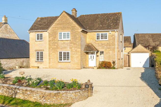 4 bed property, in Bath Road, £775,000