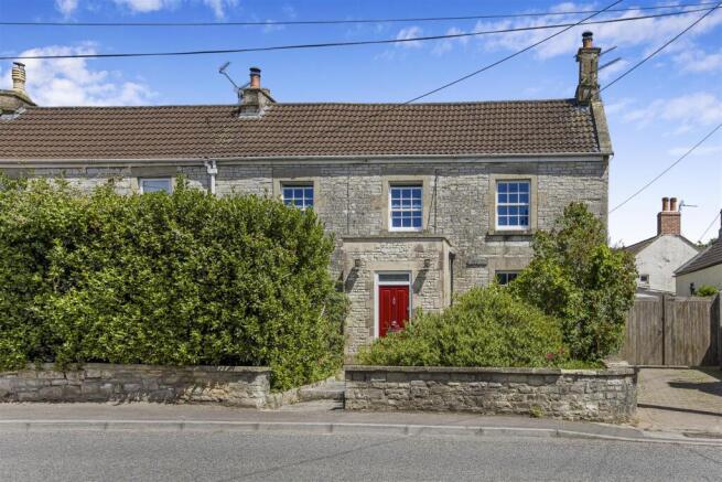 5 bed property, in High Street, £625,000