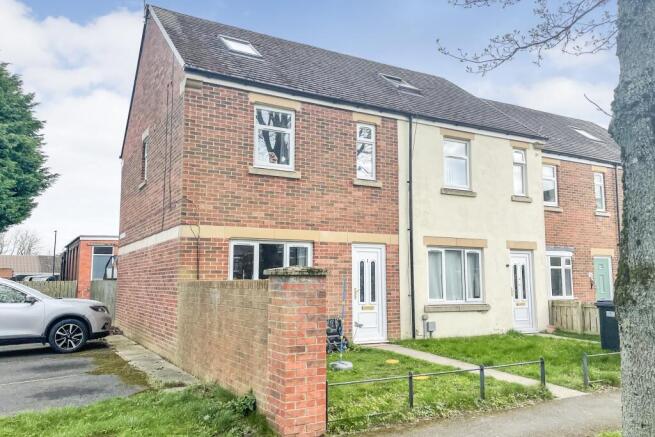 3 bed property, in Ashfield Mews, £100,000
