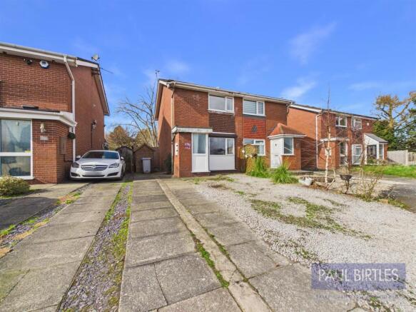2 bed property, in Rossett Drive, £250,000