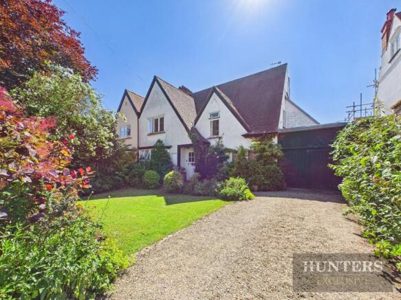 5 bed property, in East Park Road, £550,000