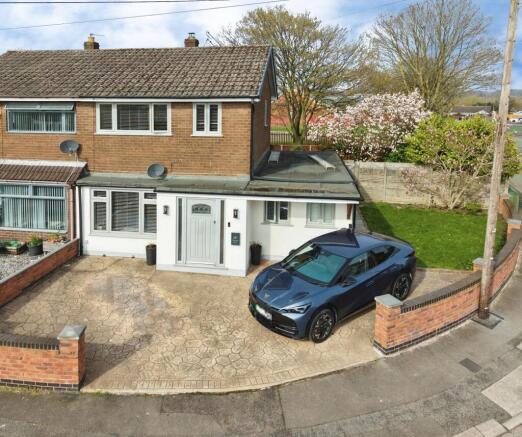3 bed property, in Hinckley Road, £275,000