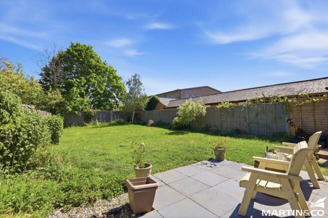 3 bed property, in Lordship Road, £450,000